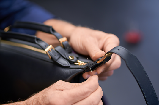 Meisterhaftes Handwerk Made in Italy - <br> Ein Blick auf die Fertigung unser KAGINOs